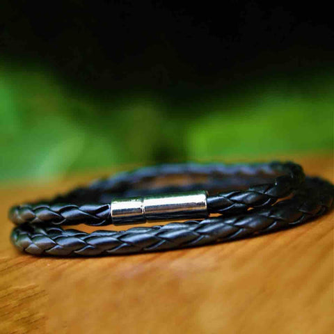 Pulsera Para Hombre Cuero PU Negro 4 mm con Broche Magnético y Seguro de Acero Inoxidable – Resistente al Agua y Sudor – Ideal para Regalo – Incluye Bolsita de Regalo