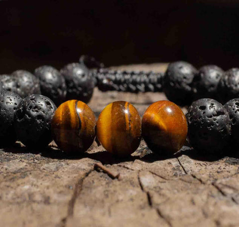 Libela Pulsera de Piedras Volcánicas con Ojo de Tigre Piedras Naturales, Brazalete para Hombre y Mujer en Hilo Encerado y Cierre con Nudo Corredizo Ajustable