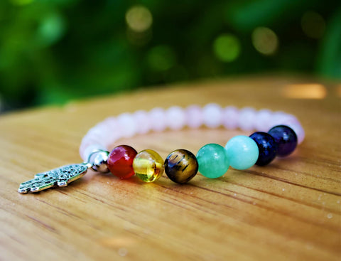 Pulsera de los 7 Chakras con Piedras Semipreciosas Cuarzo Rosa 6 Milimetros y Dije Hamsa Mano de Fatima