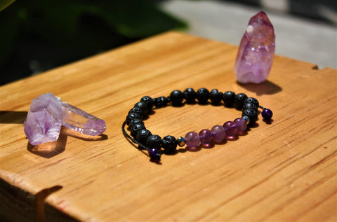 Pulsera de Cuarzo Amatista y Piedras Volcanicas con Hilo Ajustable, Pulsera para Mujer